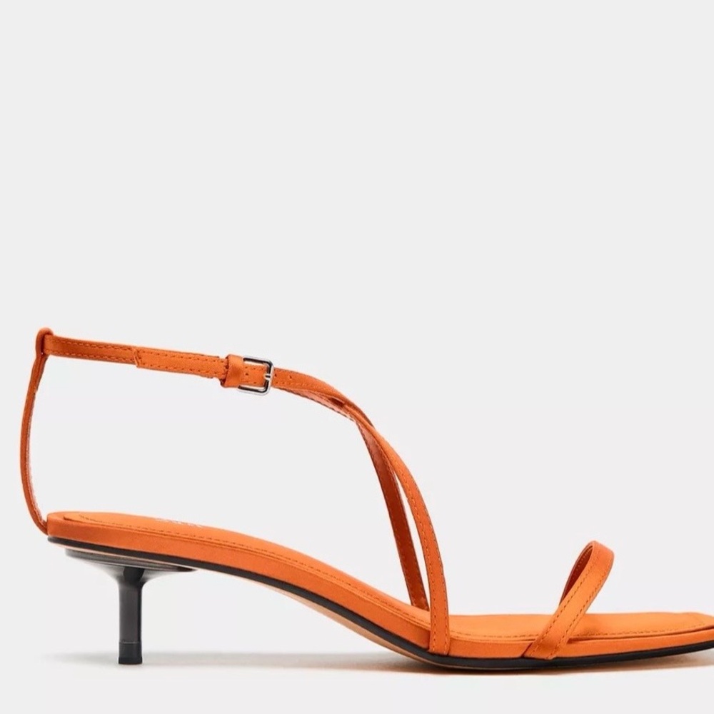 Zara Brand New Size 38
Strappy Orange Low Heel Sandals with Ankle Buckle - Picture 2 of 6